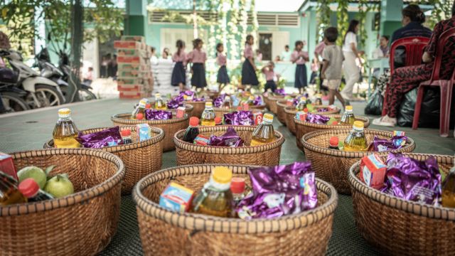 Food distribution – Happy Chandara – Toutes à l’école